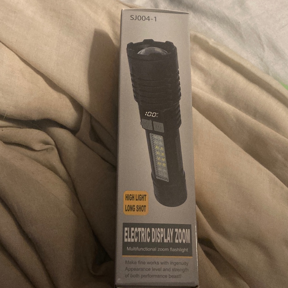 Electric Display Zoom Flashlight
